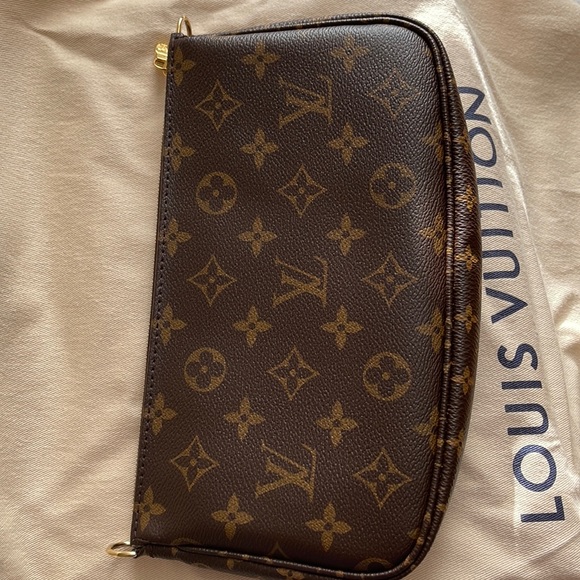 Louis Vuitton LARGE POCHETTE ACCESOIRES w/ 16mm Adjustable MONOGRAM STRAP - Picture 11 of 16